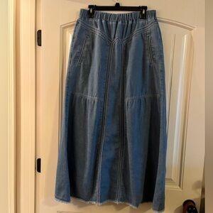 Denim skirt, size Large.